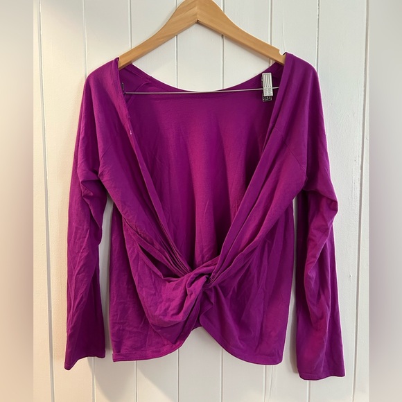 Fabletics Open Back Long Sleeve Shirt - Picture 2 of 3